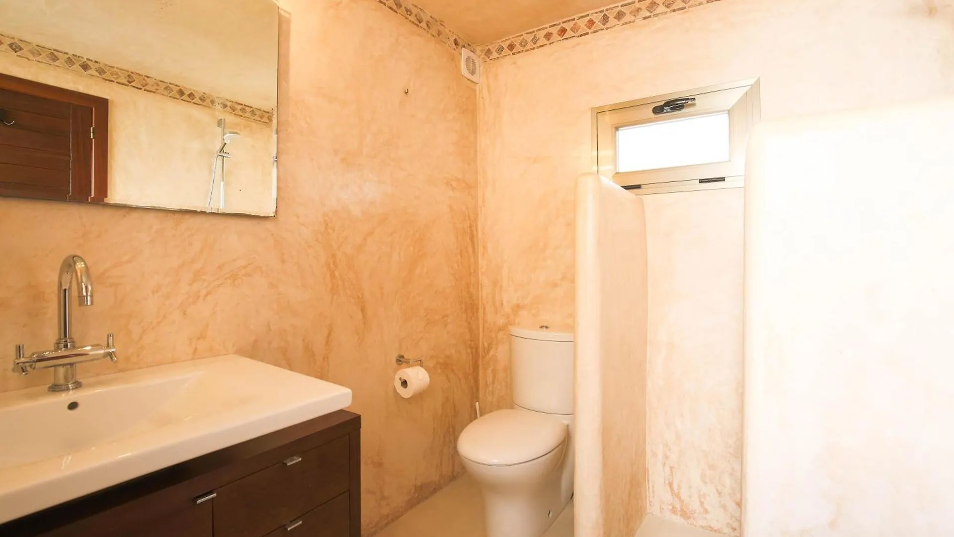 Private Apartment In Villa كالا يونغا